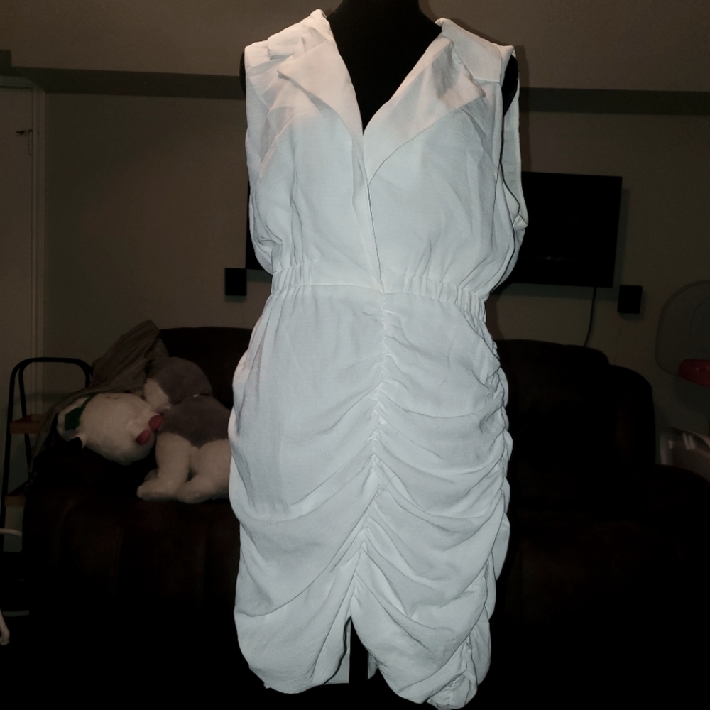 Fitted white bodycon dress